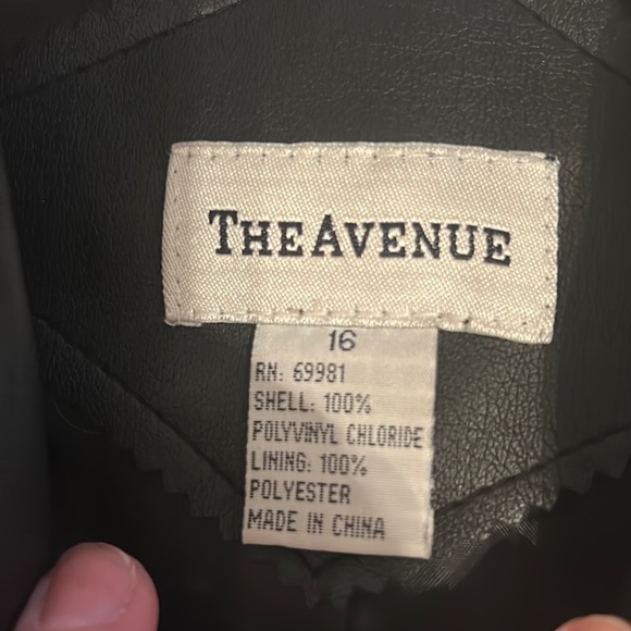 The Avenue black leather like coat - Picture 2 of 8